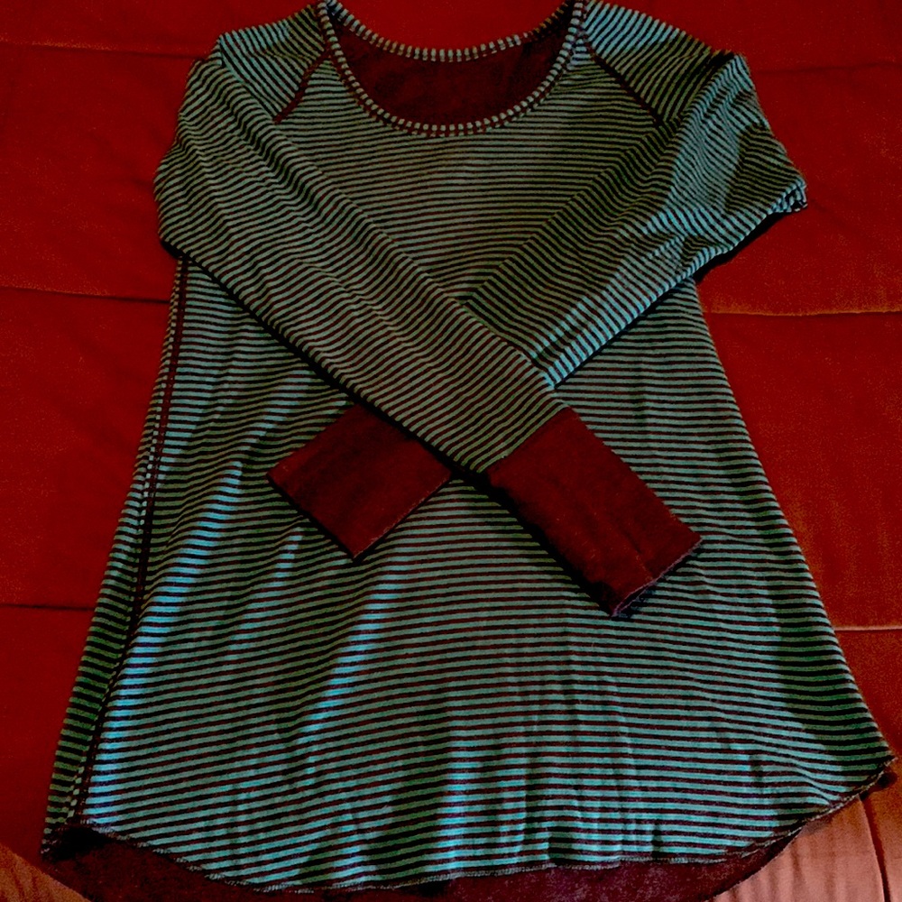 Lulu lemon reversible long sleeve light weight sweatshirt